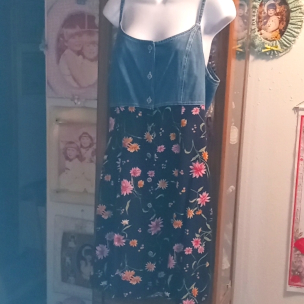 Vintage 80's,Denim,Button Down,Western Style,Midi Dress with Floral Skirt🦋🌹🌷